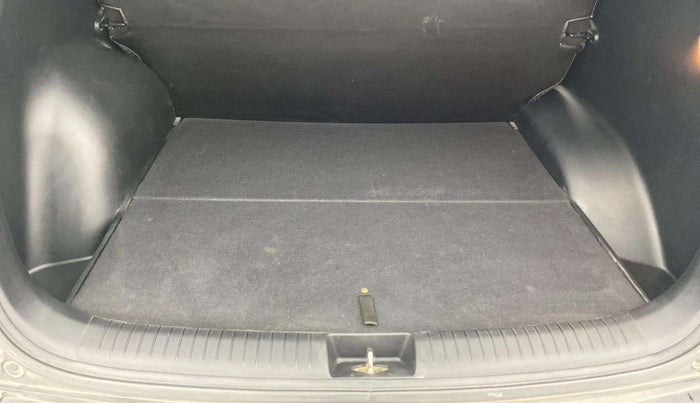 2018 Hyundai Creta E PLUS 1.6 PETROL, Petrol, Manual, 86,807 km, Boot Inside