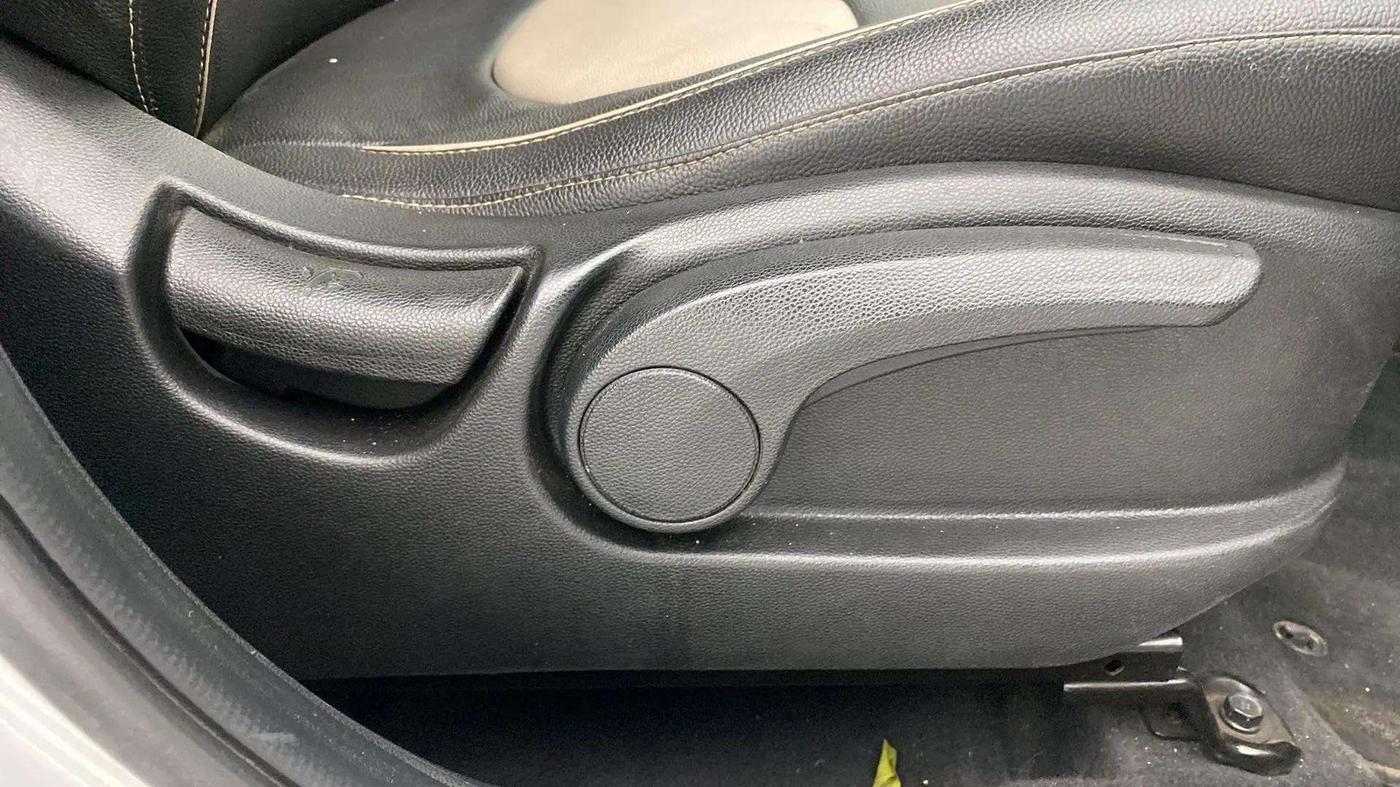 2018 Hyundai Creta E PLUS 1.6 PETROL, Petrol, Manual, 86,807 km, Driver Side Adjustment Panel