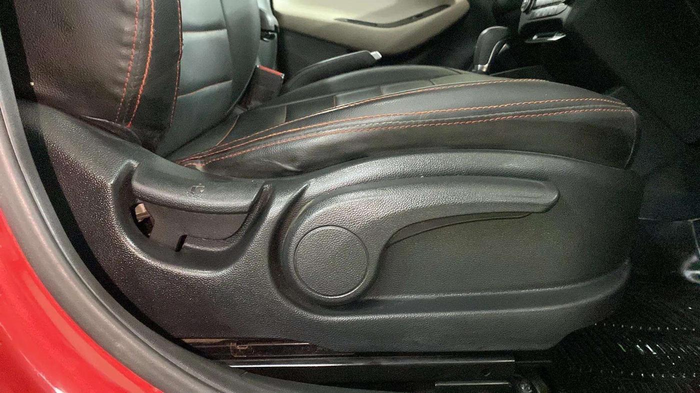 2018 Hyundai Elite i20 ASTA 1.2  CVT, Petrol, Automatic, 30,798 km, Driver Side Adjustment Panel