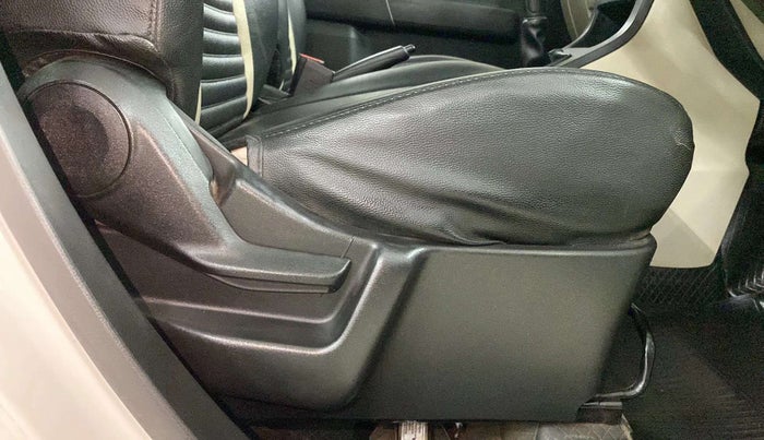 2019 Maruti New Wagon-R LXI CNG 1.0, CNG, Manual, 28,085 km, Driver Side Adjustment Panel