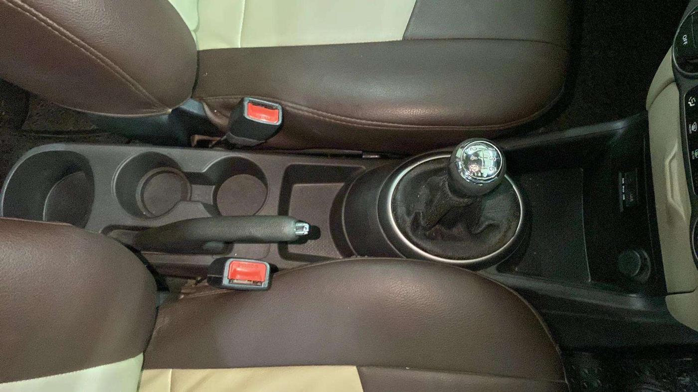 2013 Hyundai i20 SPORTZ 1.2, Petrol, Manual, 68,003 km, Gear Lever