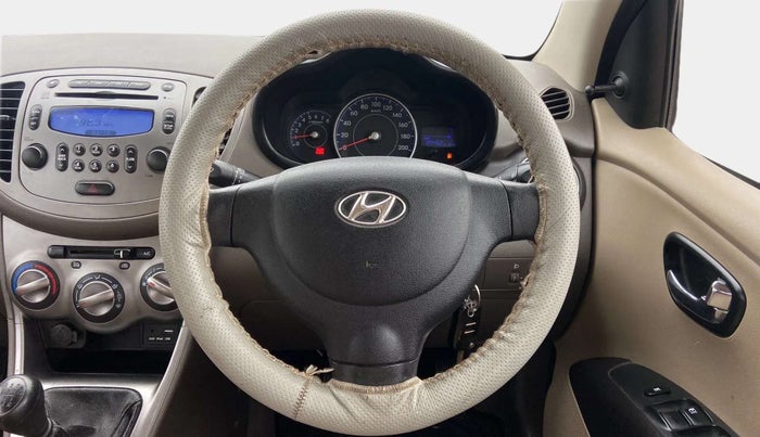 2016 Hyundai i10 SPORTZ 1.1, Petrol, Manual, 20,536 km, Steering Wheel Close Up