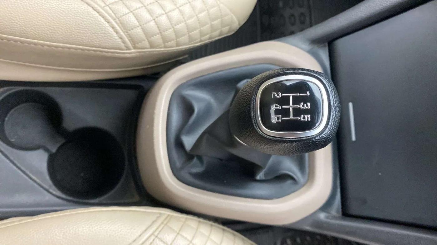 2019 Hyundai Xcent SX 1.2, Petrol, Manual, 60,731 km, Gear Lever