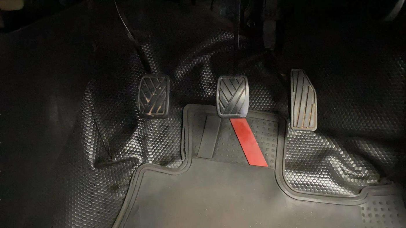 2019 Maruti Swift VXI, Petrol, Manual, 93,754 km, Pedals