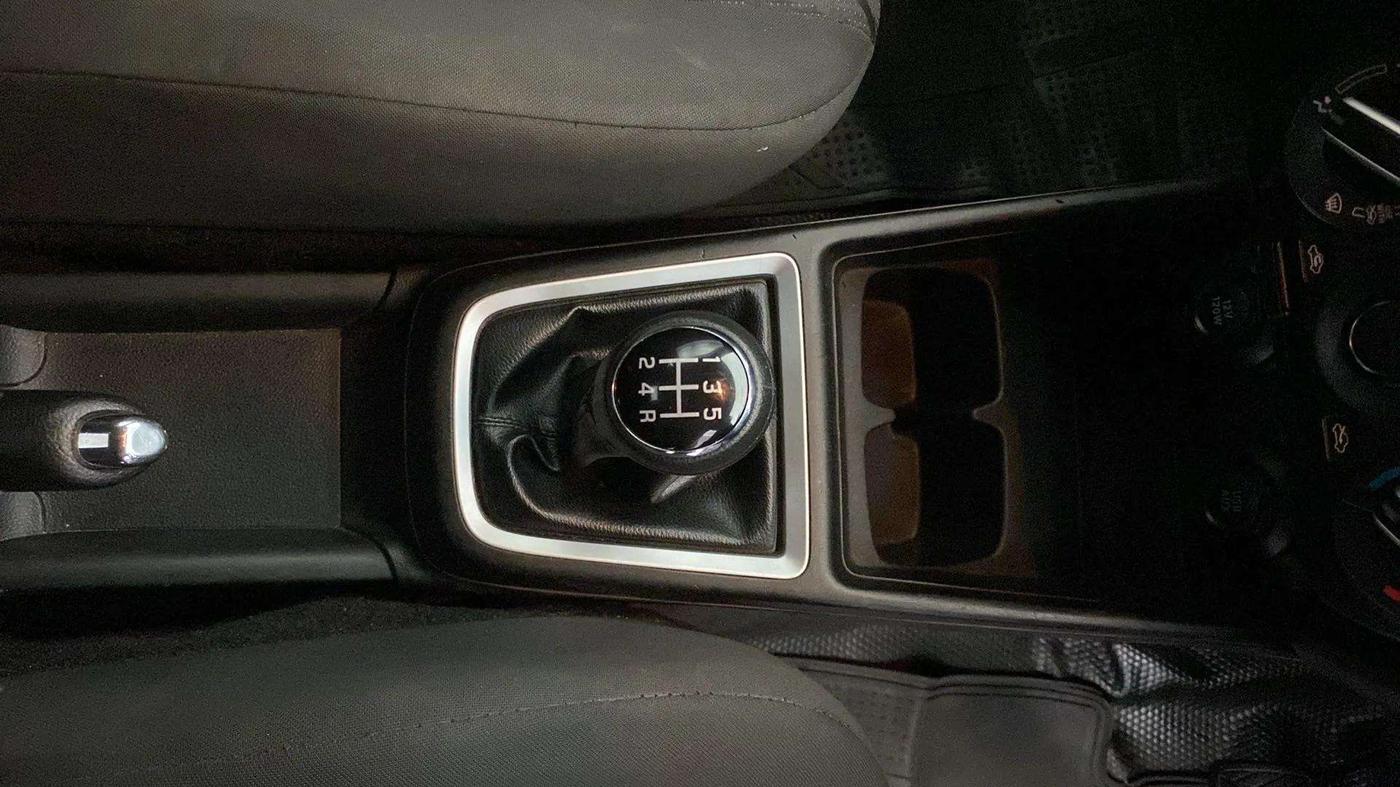 2019 Maruti Swift VXI, Petrol, Manual, 93,754 km, Gear Lever
