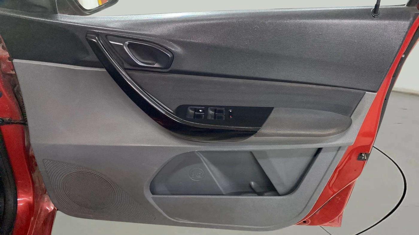 2018 Tata TIGOR XZ PETROL, CNG, Manual, 76,477 km, Driver Side Door Panels Control