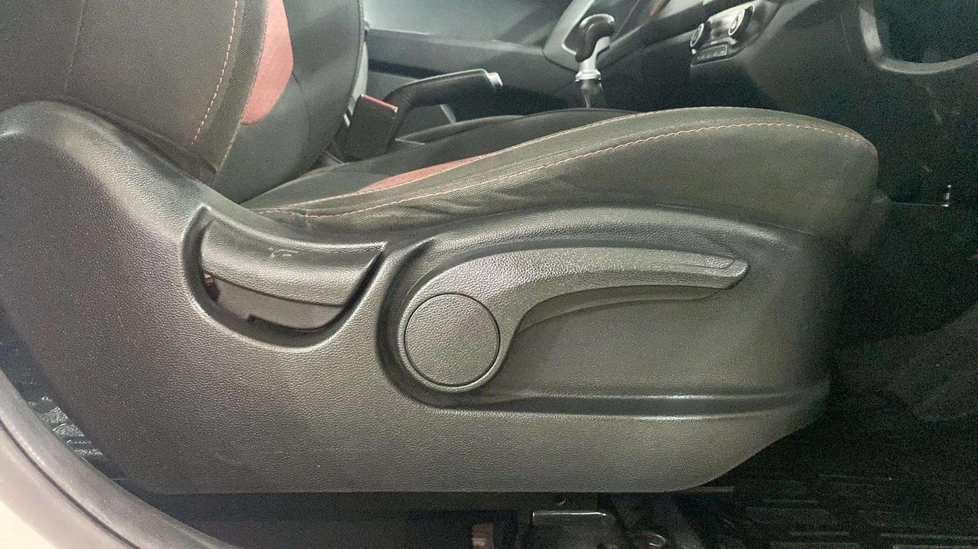 2016 Hyundai Creta SX PLUS  ANNIVERSARY EDITION 1.6 PETROL, Petrol, Manual, 40,138 km, Driver Side Adjustment Panel