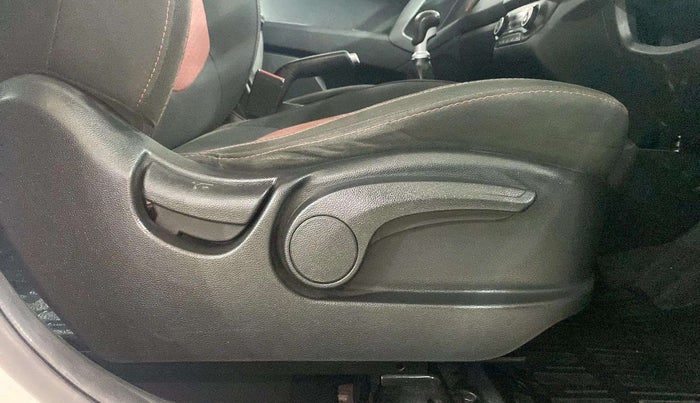 2016 Hyundai Creta SX PLUS  ANNIVERSARY EDITION 1.6 PETROL, Petrol, Manual, 40,138 km, Driver Side Adjustment Panel