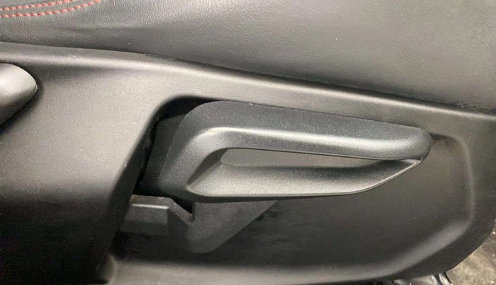2020 Tata NEXON XZ PLUS PETROL SUNROOF, Petrol, Manual, 25,416 km, Driver Side Adjustment Panel