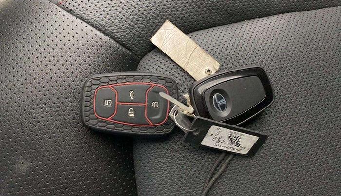 2020 Tata NEXON XZ PLUS PETROL SUNROOF, Petrol, Manual, 25,416 km, Key Close Up