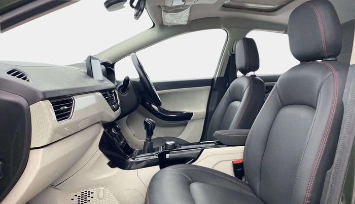 2020 Tata NEXON XZ PLUS PETROL SUNROOF, Petrol, Manual, 25,416 km, Right Side Front Door Cabin