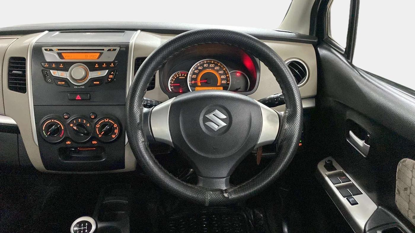 2014 Maruti Wagon R 1.0 VXI, Petrol, Manual, 37,919 km, Steering Wheel Close Up