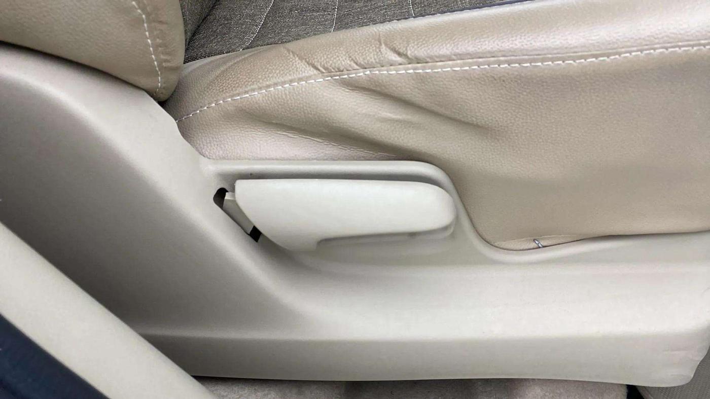 2017 Maruti Ertiga VDI SHVS, Diesel, Manual, 42,202 km, Driver Side Adjustment Panel