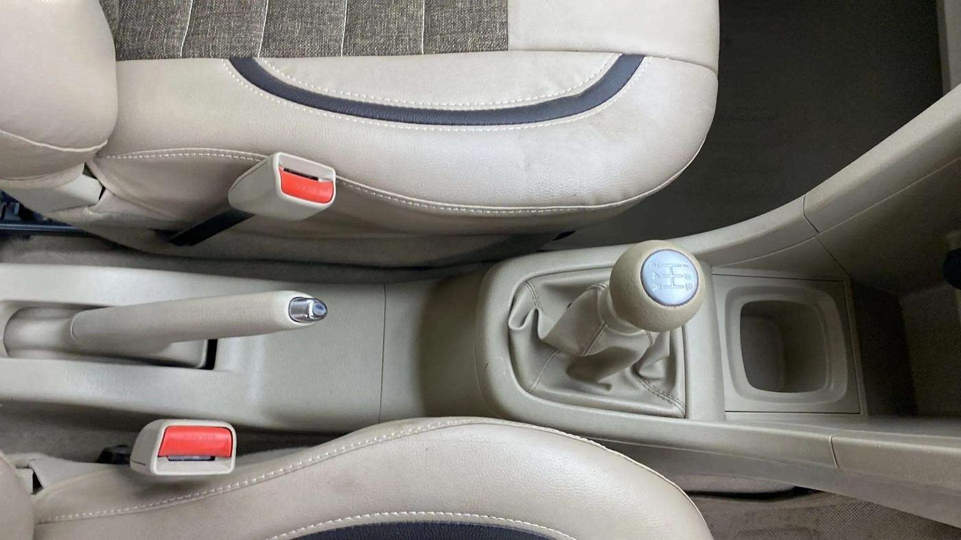 2017 Maruti Ertiga VDI SHVS, Diesel, Manual, 42,202 km, Gear Lever
