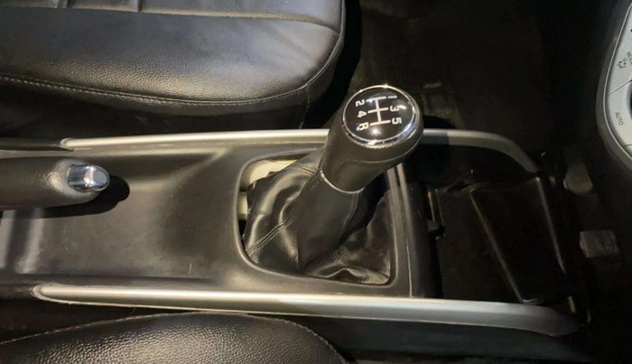 2018 Maruti Baleno DELTA PETROL 1.2, Petrol, Manual, 98,354 km, Gear lever - Boot Cover minor damage