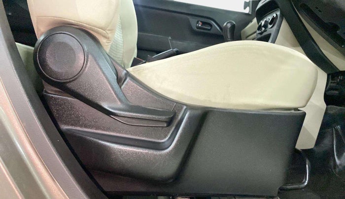 2019 Maruti New Wagon-R LXI CNG 1.0, CNG, Manual, 91,919 km, Driver Side Adjustment Panel
