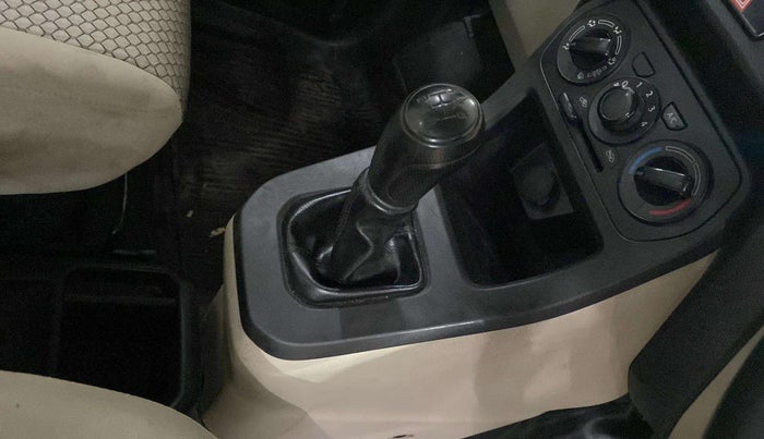 2019 Maruti New Wagon-R LXI CNG 1.0, CNG, Manual, 91,919 km, Gear lever - Knob has minor damage