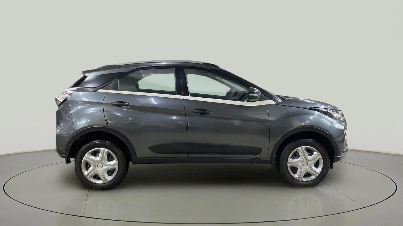 2022 Tata NEXON XM PLUS SUNROOF PETROL, Petrol, Manual, 13,542 km, Right Side View