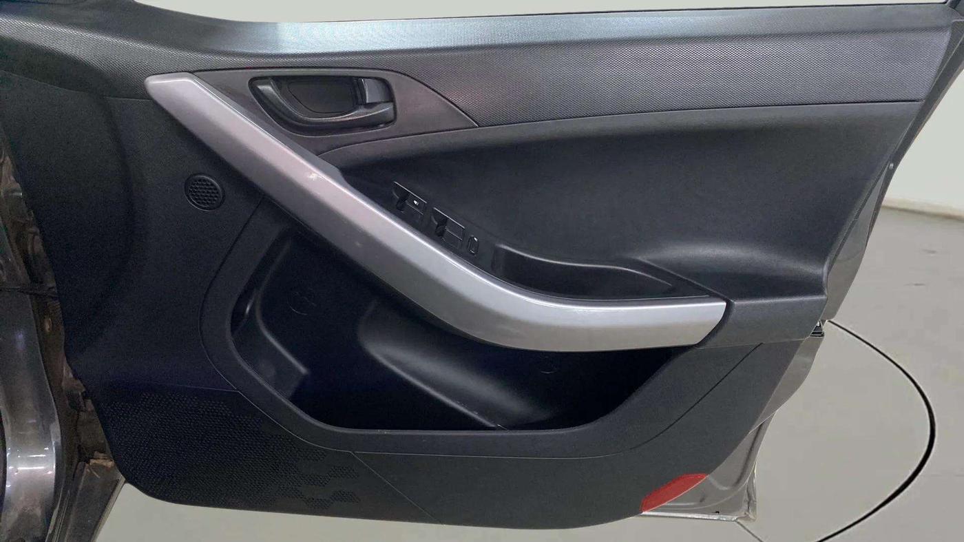 2022 Tata NEXON XM PLUS SUNROOF PETROL, Petrol, Manual, 13,542 km, Driver Side Door Panels Control