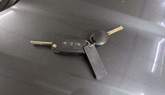 2022 Tata NEXON XM PLUS SUNROOF PETROL, Petrol, Manual, 13,542 km, Key Close Up