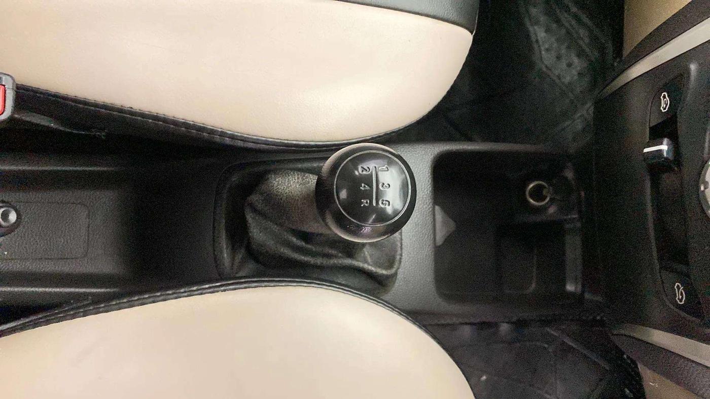 2014 Hyundai Eon 1.0 KAPPA ERA +, Petrol, Manual, 64,835 km, Gear Lever