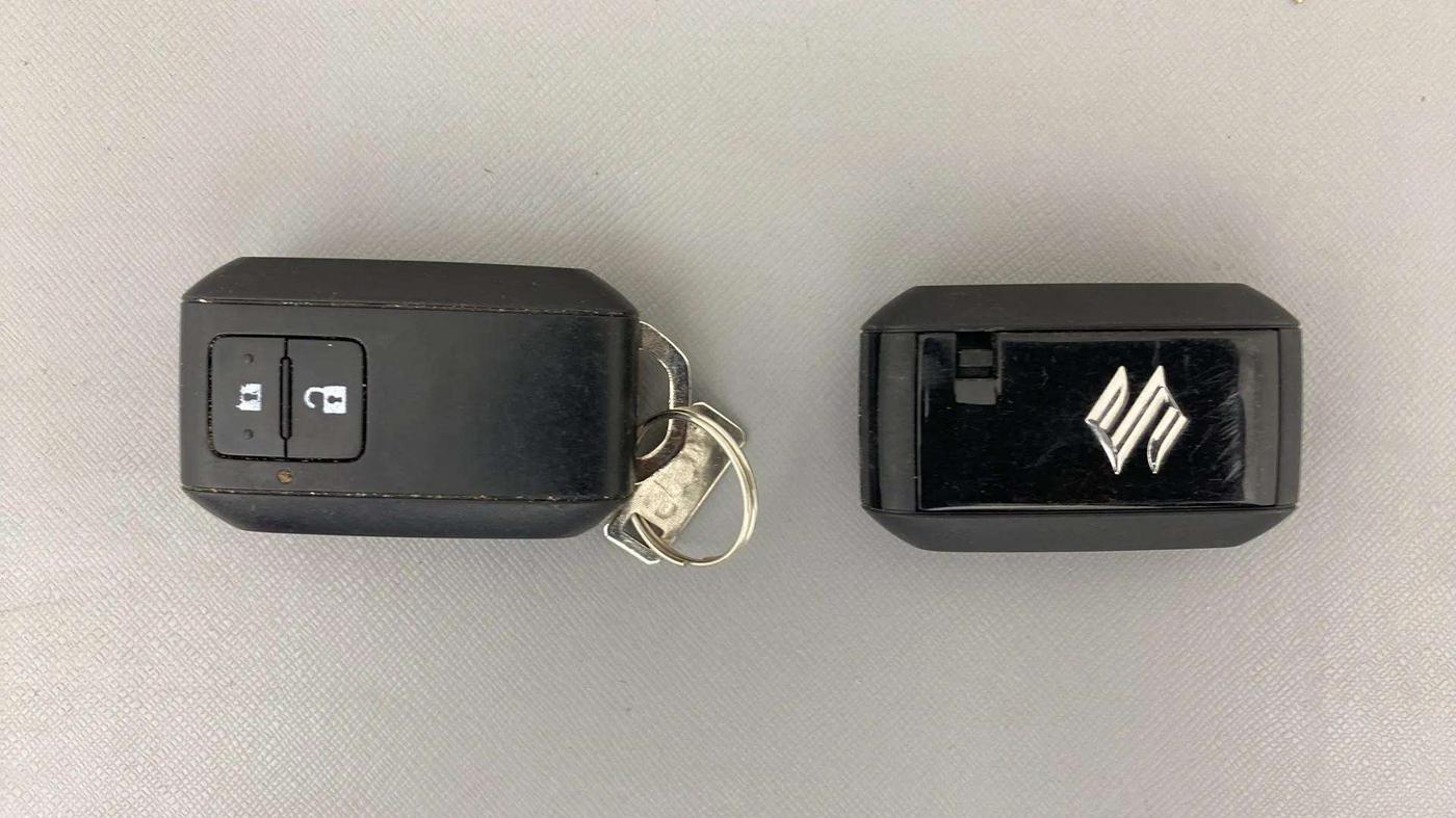 2019 Maruti Baleno ZETA PETROL 1.2, Petrol, Manual, 69,857 km, Key Close Up