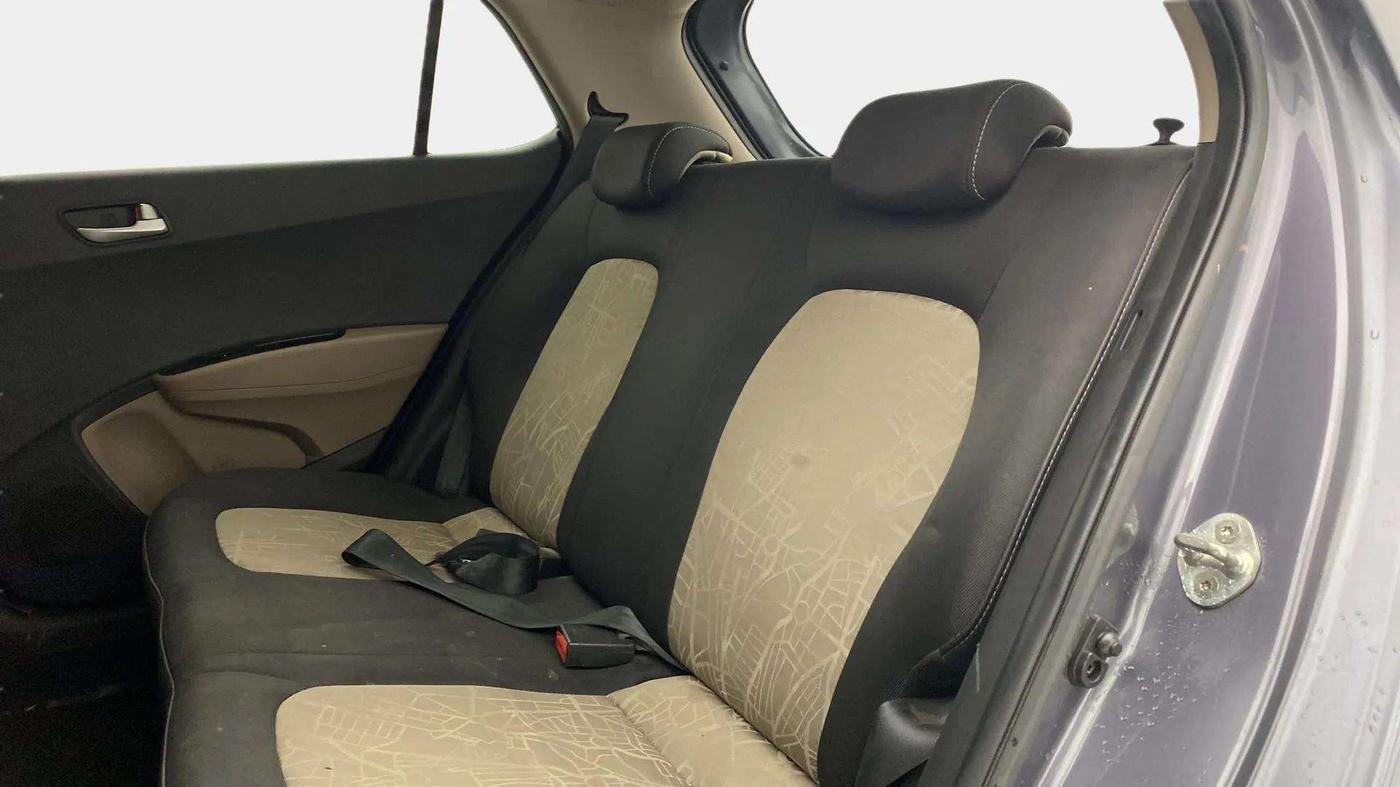 2016 Hyundai Grand i10 ASTA AT 1.2 KAPPA VTVT, Petrol, Automatic, 23,814 km, Right Side Rear Door Cabin