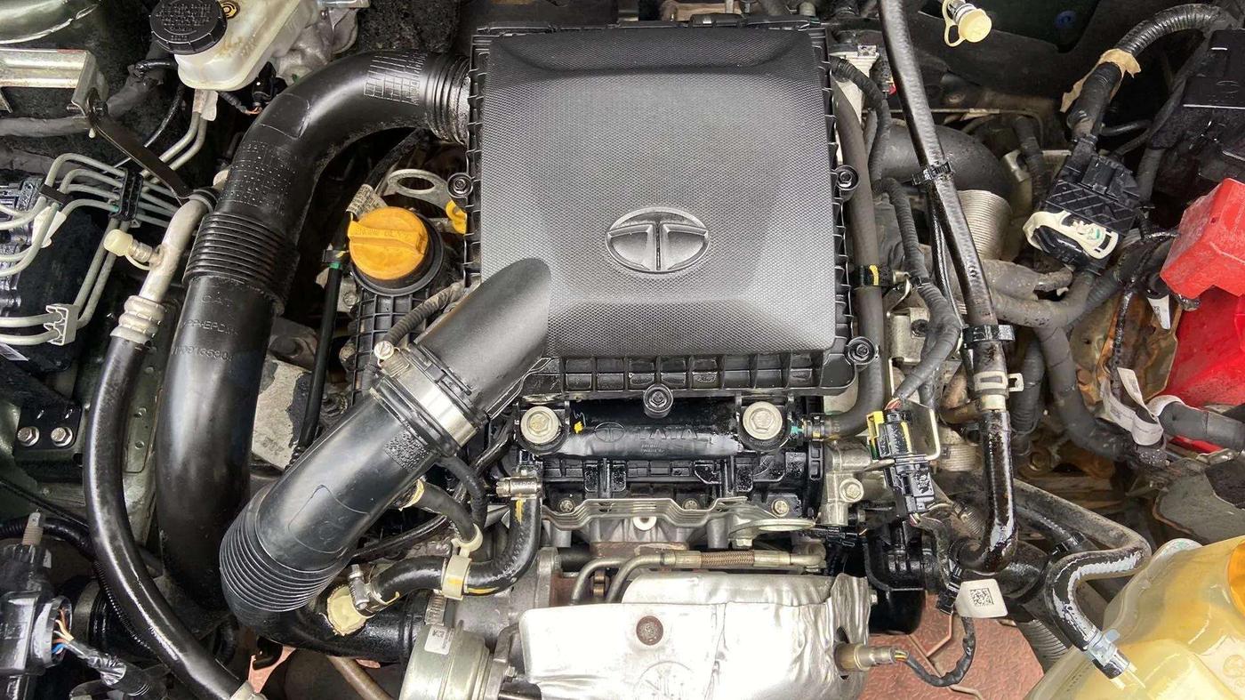 2022 Tata NEXON XMA SUNROOF PETROL, Petrol, Automatic, 51,652 km, Open Bonet
