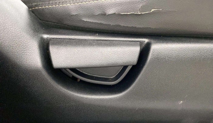 2018 Hyundai NEW SANTRO MAGNA AMT, Petrol, Automatic, 13,495 km, Driver Side Adjustment Panel