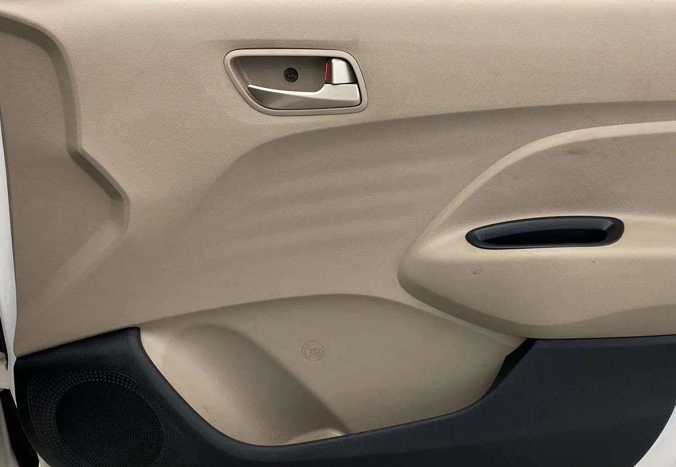 2018 Hyundai NEW SANTRO MAGNA AMT, Petrol, Automatic, 13,495 km, Driver Side Door Panels Control