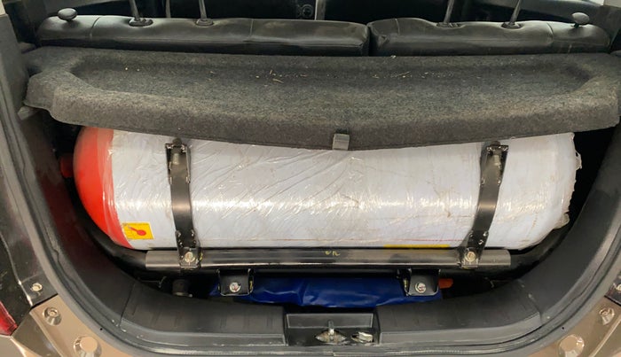 2017 Maruti Wagon R 1.0 LXI CNG, CNG, Manual, 84,524 km, Boot Inside