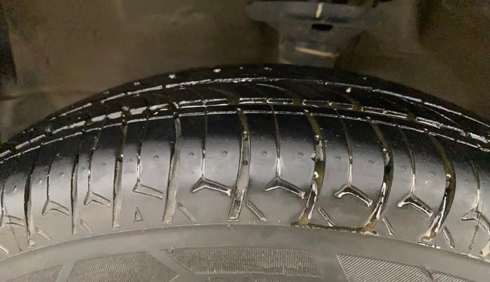 2017 Maruti Wagon R 1.0 LXI CNG, CNG, Manual, 84,524 km, Left Front Tyre Tread