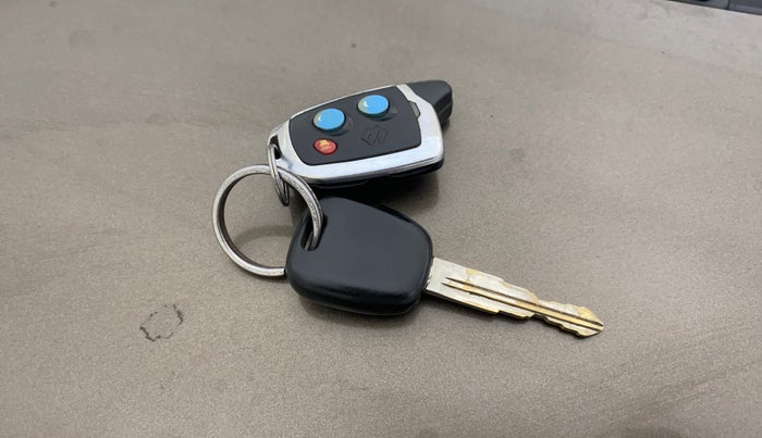 2017 Maruti Wagon R 1.0 LXI CNG, CNG, Manual, 84,524 km, Key Close Up