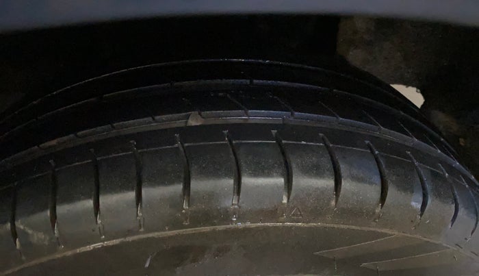 2017 Maruti Baleno DELTA PETROL 1.2, Petrol, Manual, 45,501 km, Left Rear Tyre Tread
