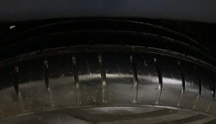 2017 Maruti Baleno DELTA PETROL 1.2, Petrol, Manual, 45,501 km, Left Front Tyre Tread