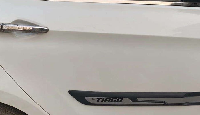 2016 Tata Tiago XE PETROL, Petrol, Manual, 36,048 km, Right rear door - Chrome on handle has slight discoularation