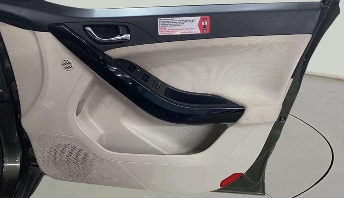 2022 Tata NEXON XZA PLUS PETROL, Petrol, Automatic, 25,518 km, Driver Side Door Panels Control
