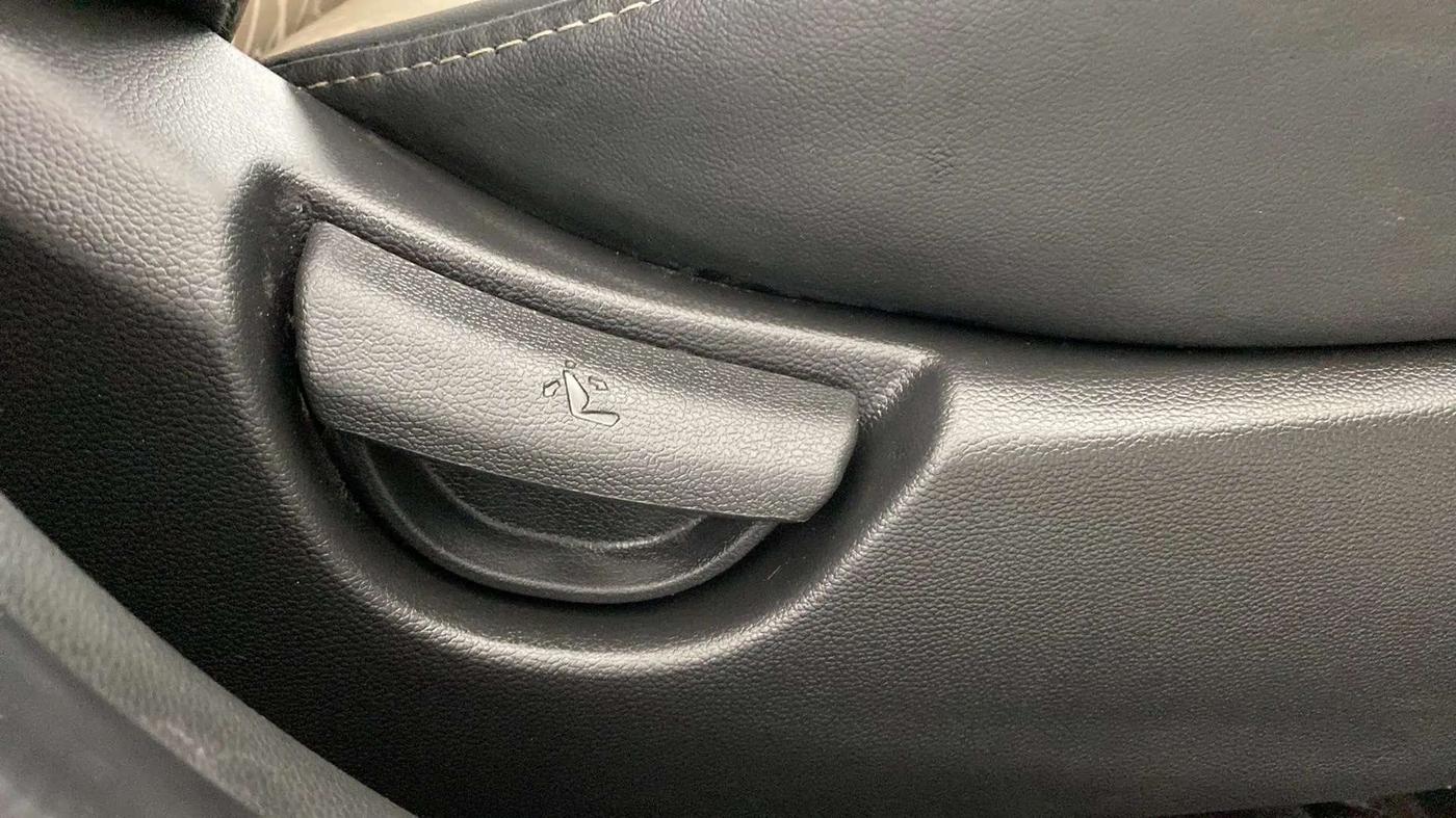 2019 Hyundai Grand i10 SPORTZ 1.2 KAPPA VTVT, Petrol, Manual, 29,630 km, Driver Side Adjustment Panel