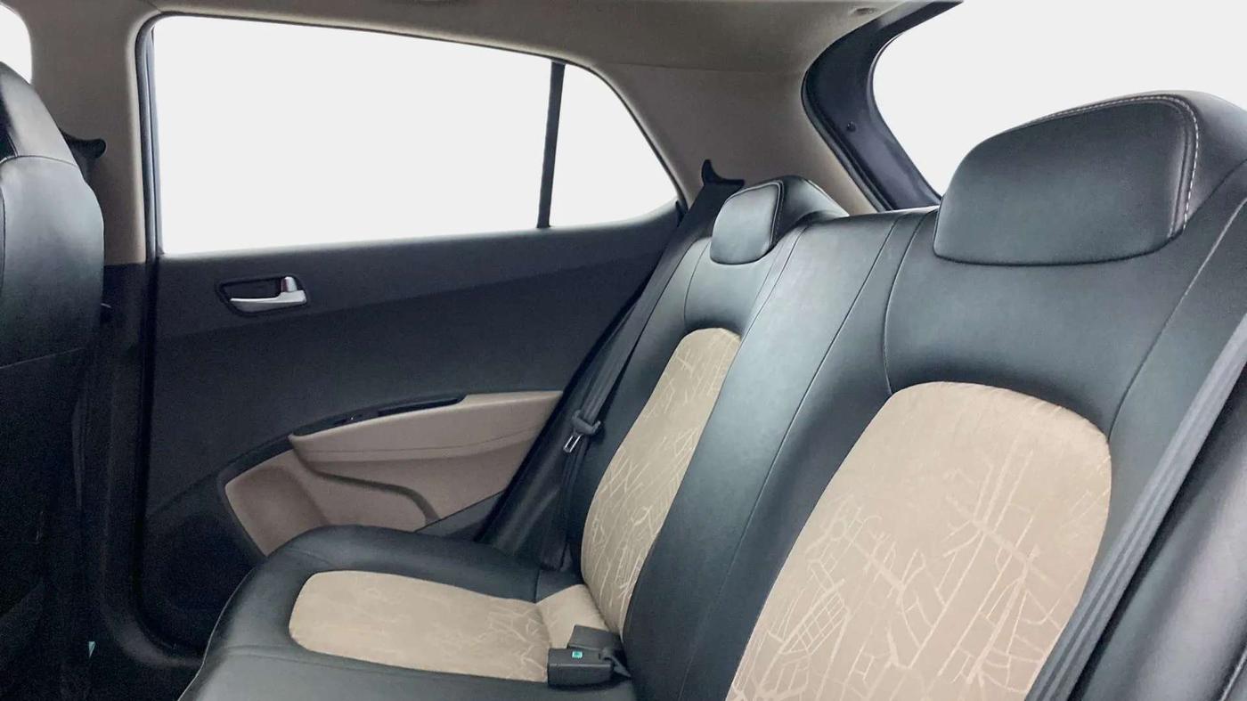 2019 Hyundai Grand i10 SPORTZ 1.2 KAPPA VTVT, Petrol, Manual, 29,630 km, Right Side Rear Door Cabin