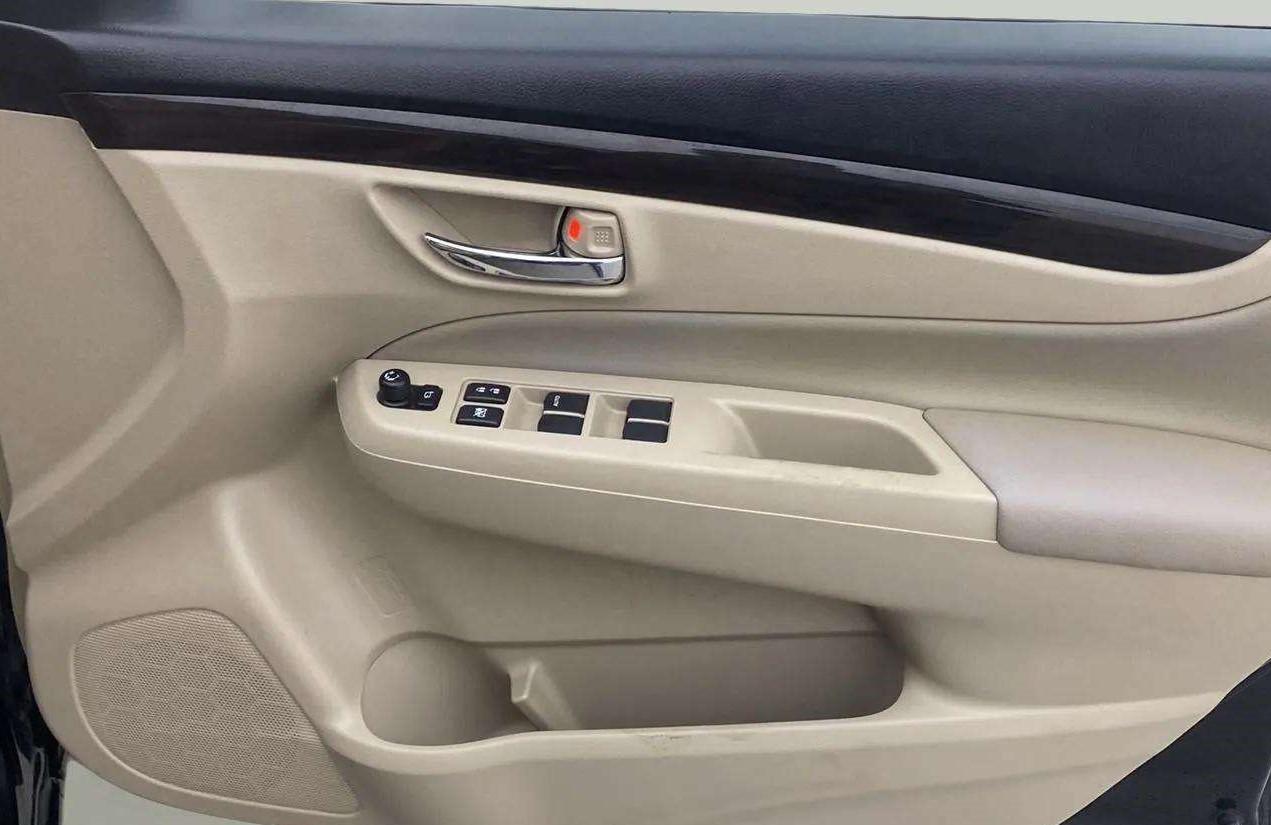 2017 Maruti Ciaz ZETA 1.4  AT PETROL, Petrol, Automatic, 32,205 km, Driver Side Door Panels Control