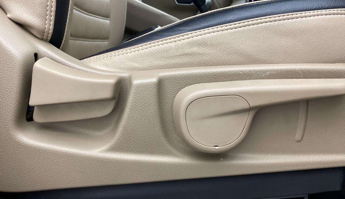 2023 Mahindra BOLERO NEO N 10 (O), Diesel, Manual, 5,949 km, Driver Side Adjustment Panel