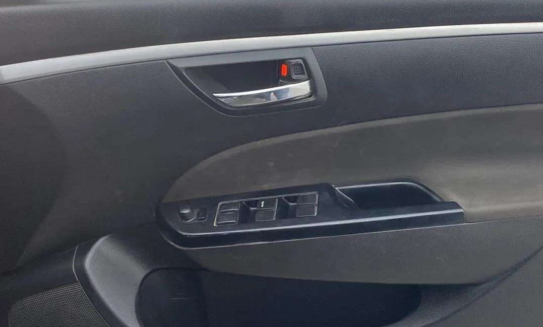 2016 Maruti Swift VXI, Petrol, Manual, 89,469 km, Driver Side Door Panels Control