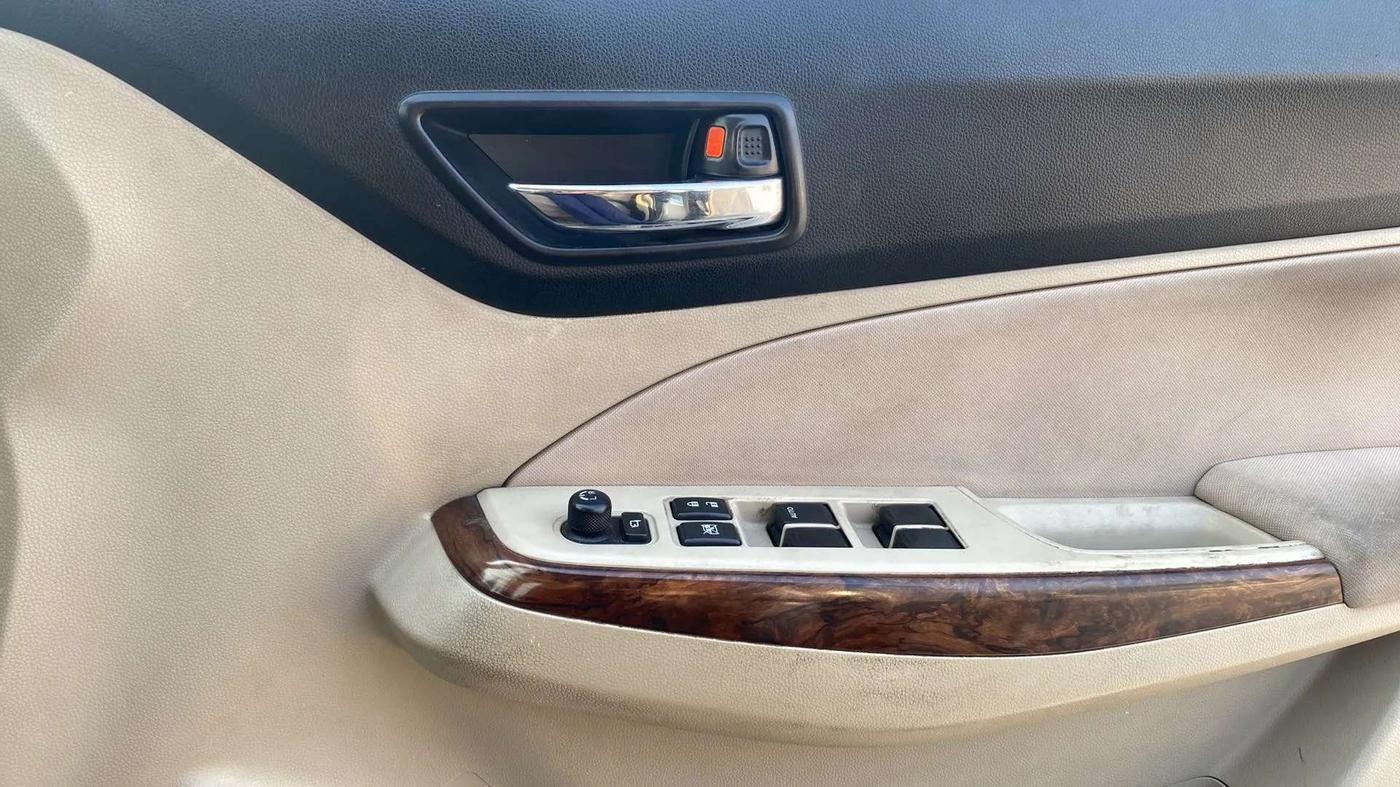 2018 Maruti Dzire ZXI AMT, Petrol, Automatic, 68,010 km, Driver Side Door Panels Control
