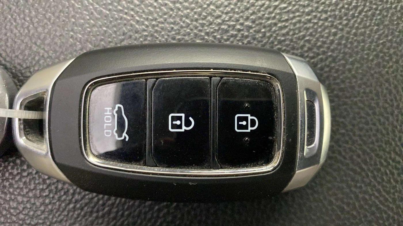 2018 Hyundai Verna 1.6 VTVT SX O, Petrol, Manual, 94,482 km, Key Close Up