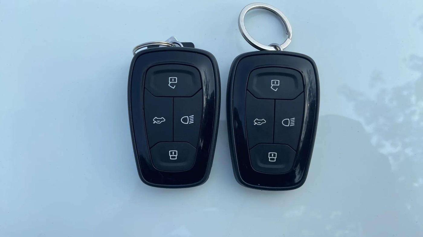 2023 Tata NEXON FEARLESS DUAL TONE 1.5 DIESEL, Diesel, Manual, 8,331 km, Key Close Up