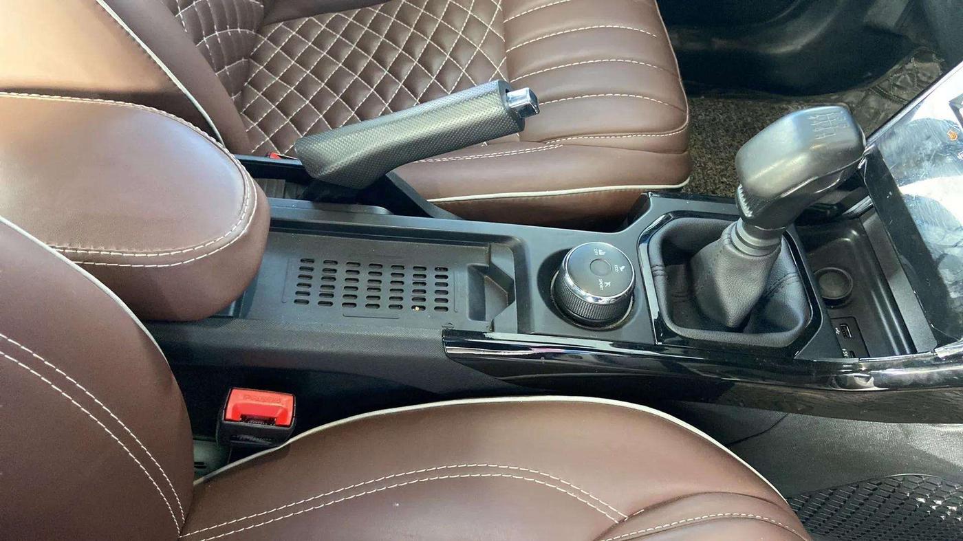 2023 Tata NEXON FEARLESS DUAL TONE 1.5 DIESEL, Diesel, Manual, 8,331 km, Gear Lever