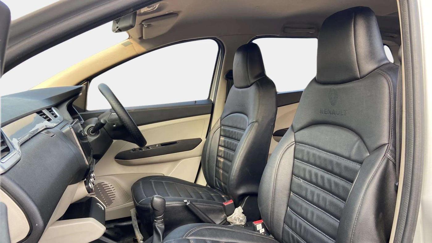 2020 Renault TRIBER RXZ AMT, Petrol, Automatic, 59,345 km, Right Side Front Door Cabin