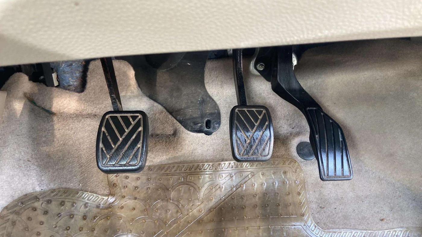 2013 Maruti Swift Dzire VXI, Petrol, Manual, 33,082 km, Pedals