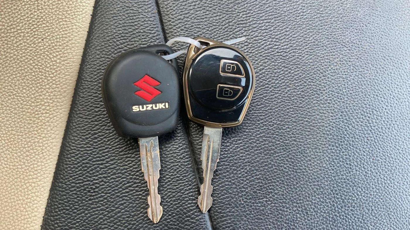 2013 Maruti Swift Dzire VXI, Petrol, Manual, 33,082 km, Key Close Up