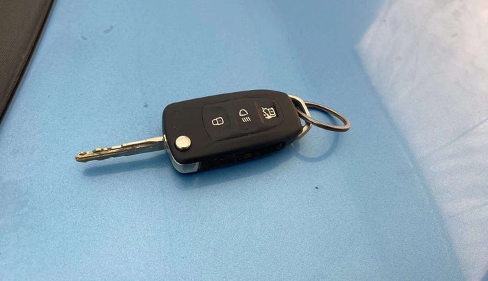 2017 Tata Tiago XT PETROL, Petrol, Manual, 87,284 km, Key Close Up